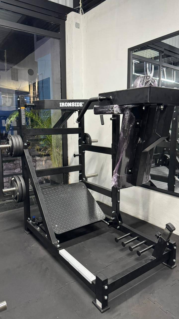 Equipamiento para entrenamiento de pierna en FORTE GYM